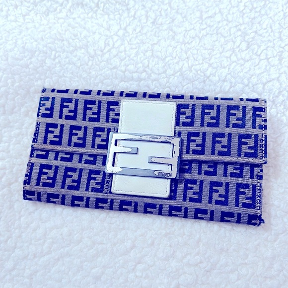 Fendi wallet made in Italy luxury item - Picture 1 of 7